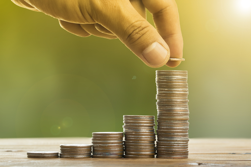 Turning Outdated Pans Into Planters and Decor